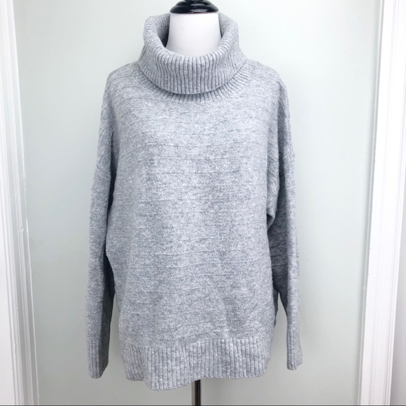 Old Navy Sweaters - Old Navy Gray Funnel Neck Ribbed Sweater (L)